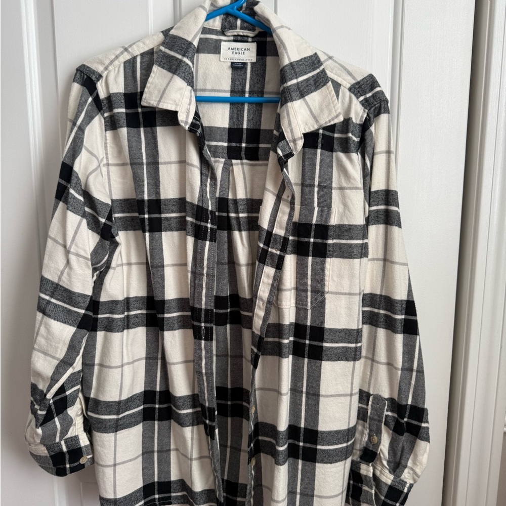 AE Women’s Black and White Flannel